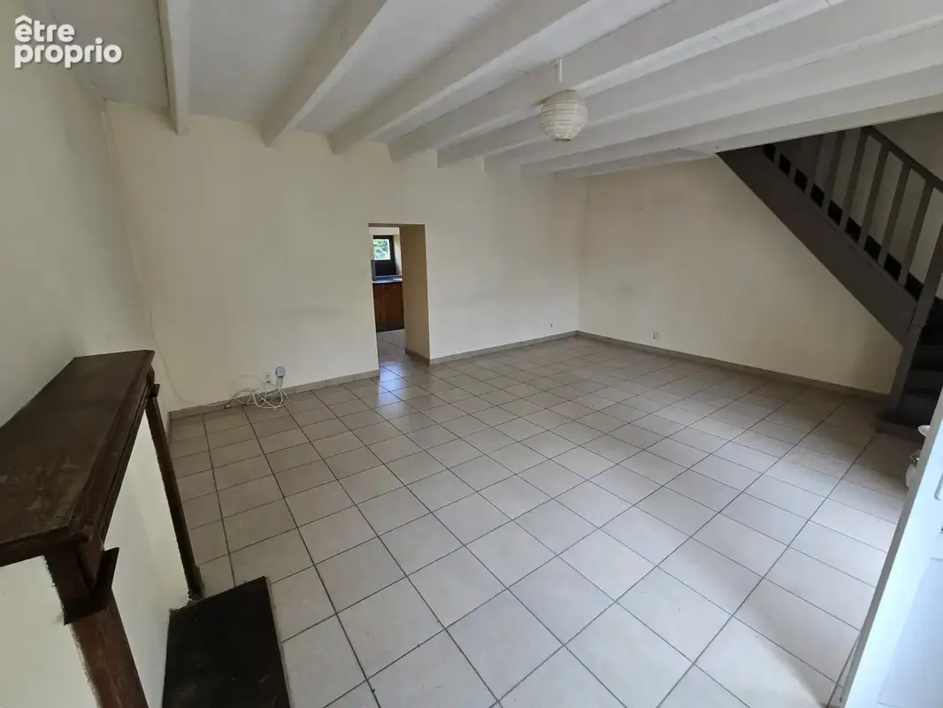 Maison de 69 m2 avec cour   Beau potentiel - photo 1