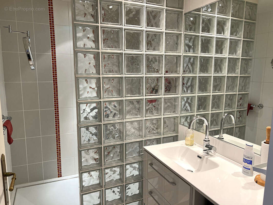 Appartement à VILLENEUVE-LES-AVIGNON