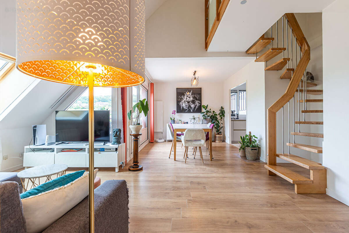 Agence immobiliere laforet - "monstera" - poisy - appartement duplex t4 de 96.01m² (84,05m2 carrez) - dernier etage - terrasse - - photo 6