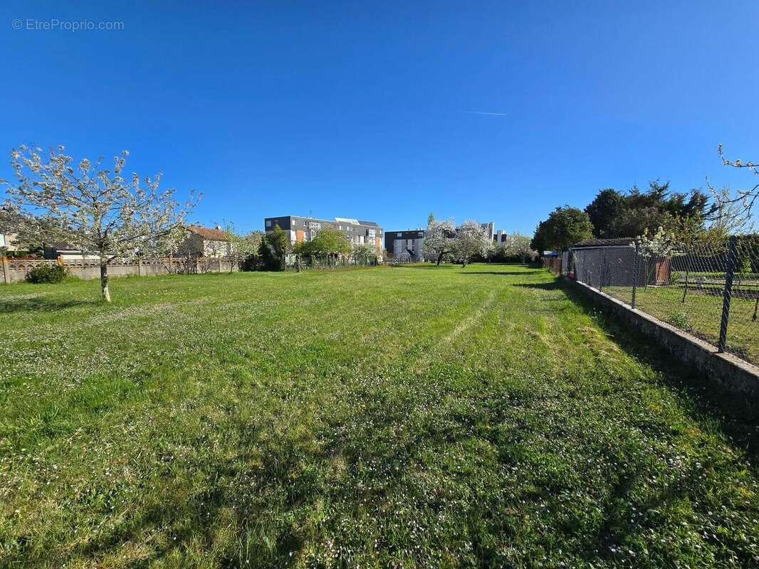 Photo 4 - Terrain à MONTMORILLON