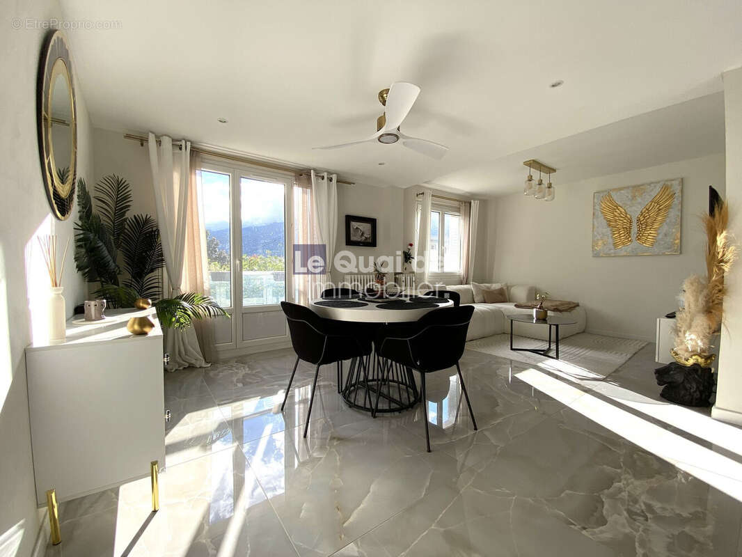 Appartement à SAINT-EGREVE