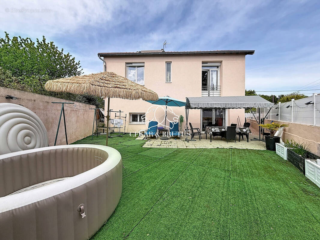 Maison à RIORGES