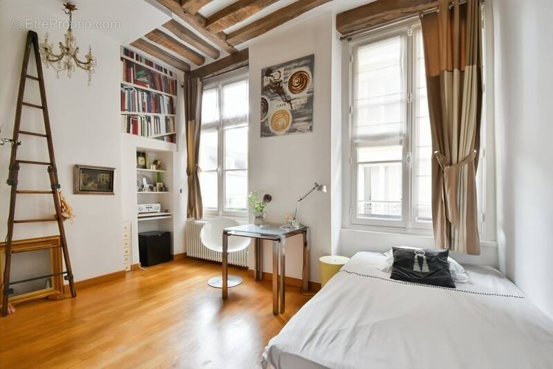 Appartement à PARIS-7E