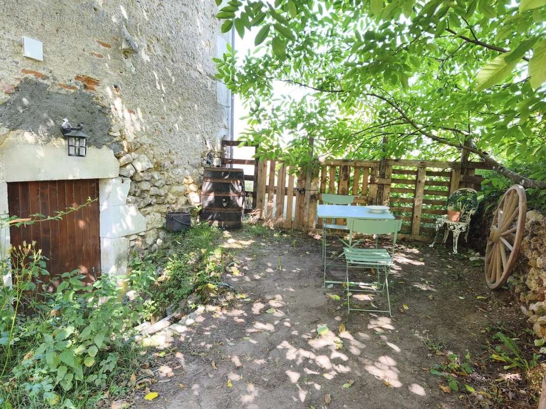 Maison en pierre avec 2 chambres - la bussiere - photo 5