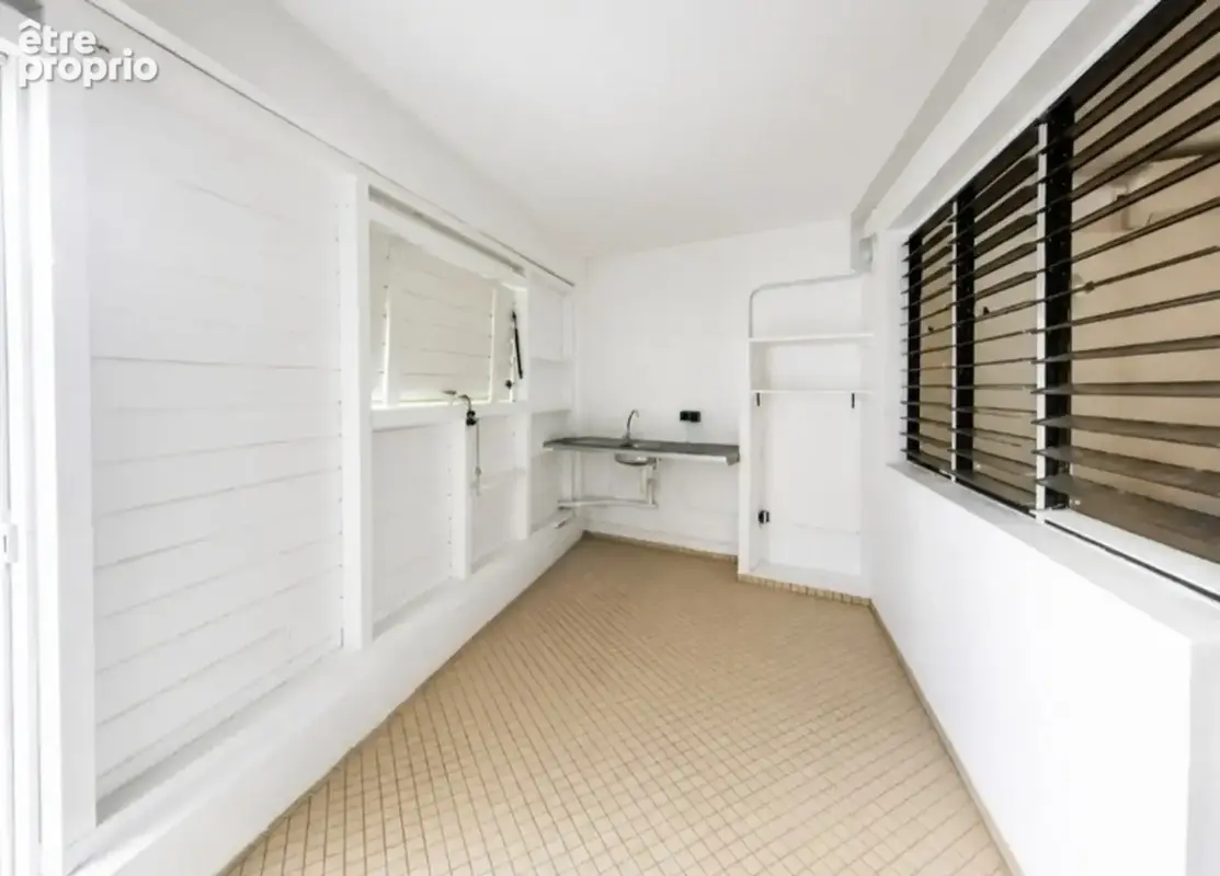 A vendre - Fort de France – Quartier Didier - Maison d'architecte – 7 Pièces – 4 Chambres + Petit T2 Indépendant - photo 16