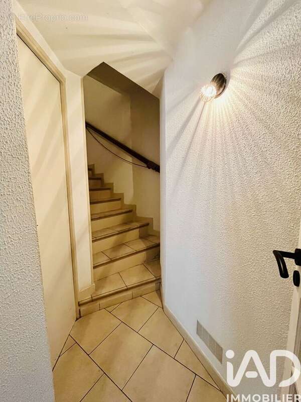 Maison 174 m² à Saint-Martin-D'ardeche  - photo 7