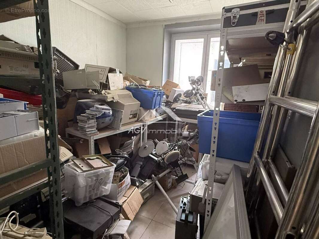 Commerce à SAINT-MARTIN-DE-VALGALGUES