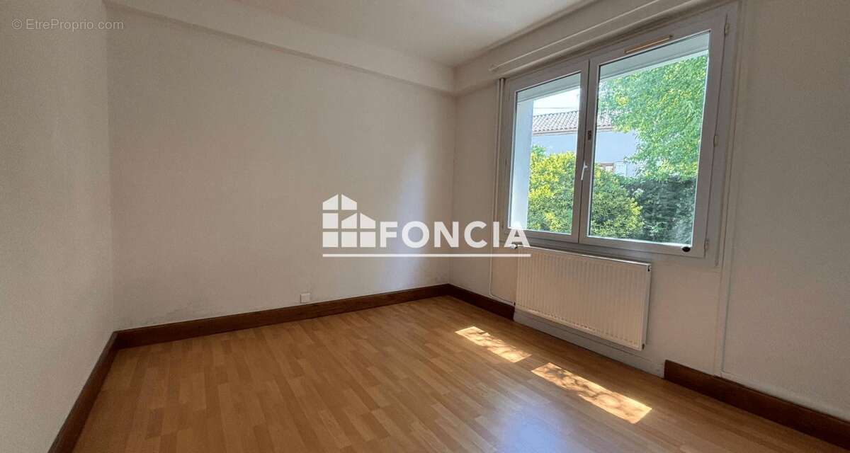 À vendre – Maison de 145 m² avec grande terrasse, garage et jardin à Villeneuve-sur-Lot - photo 10