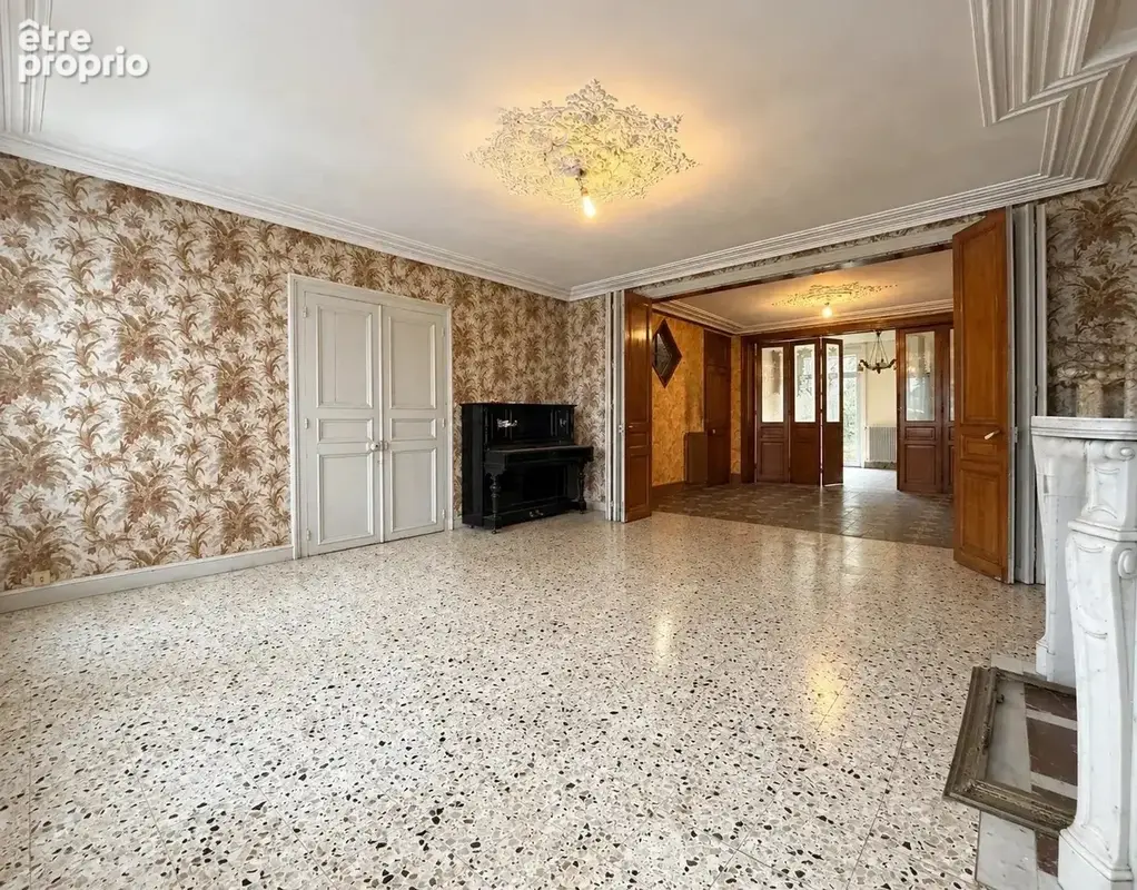 Ensemble immobilier de deux maisons avec jardin et dépendances. - photo 1