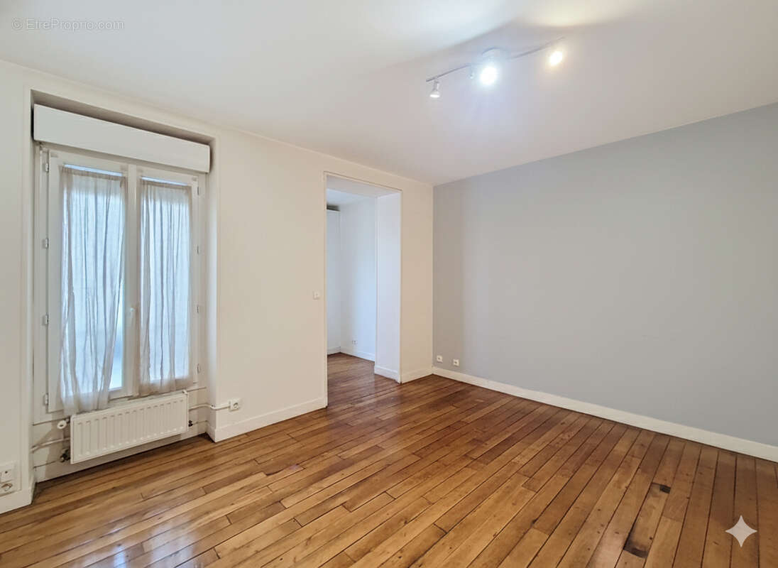 Appartement à PARIS-14E