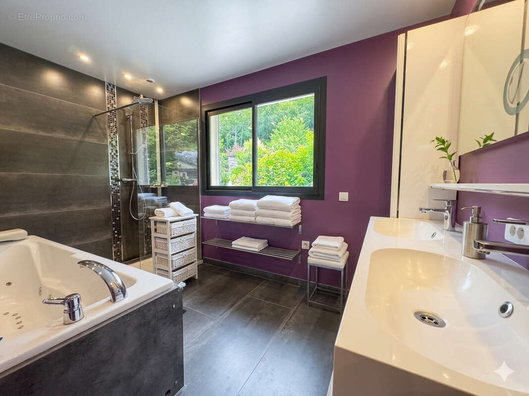 Propriété  244 m2 au coeur d'un écrin de verdure - photo 5