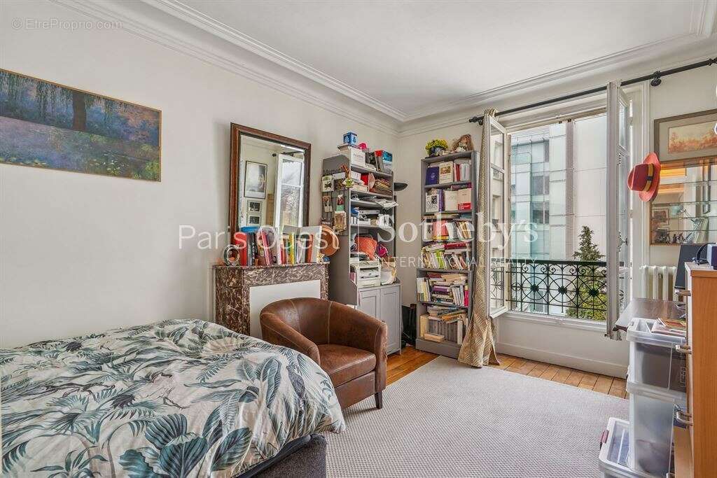 Appartement à NEUILLY-SUR-SEINE