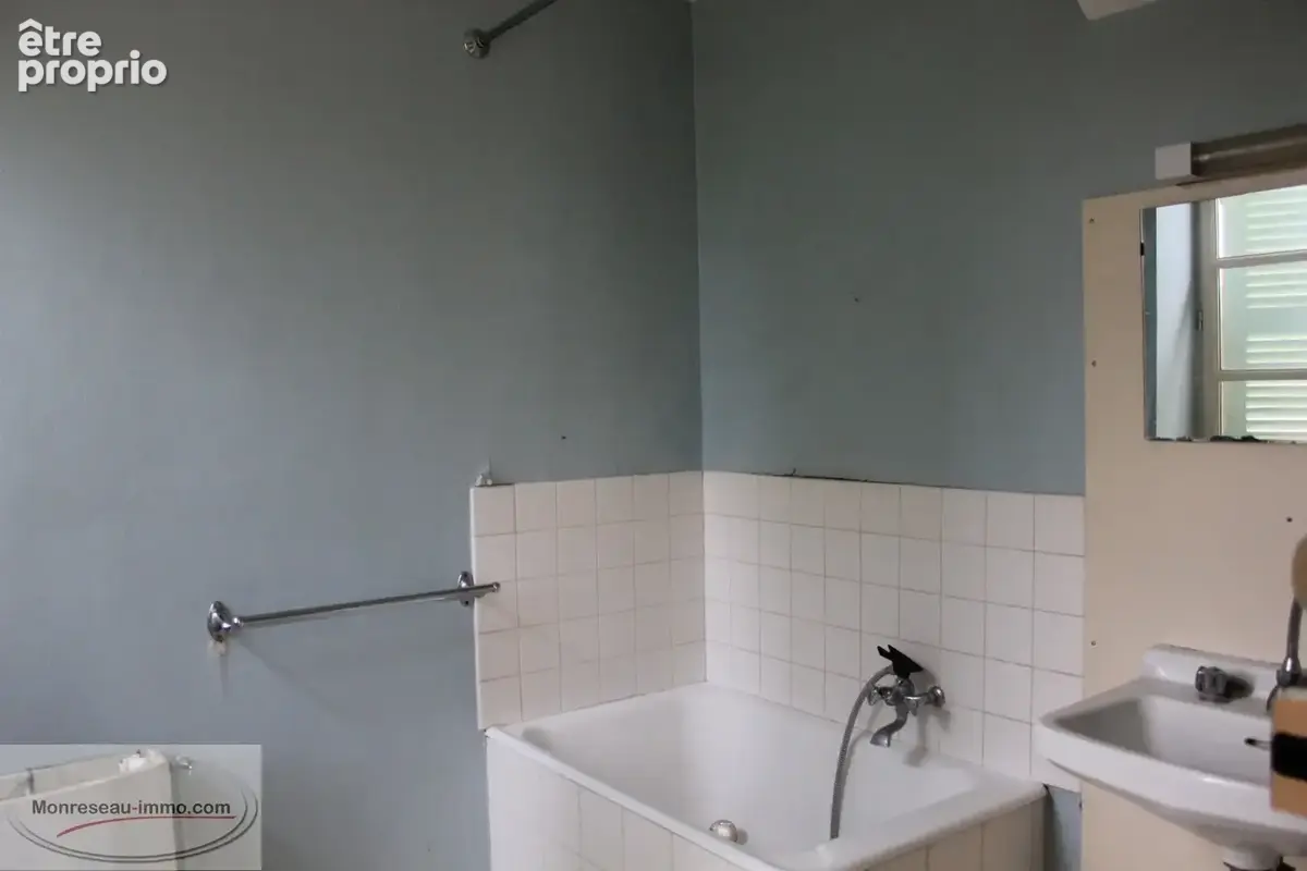 Ensemble Immobilier : 1T1 + 1T2 + 1T3 + local + garages + greniers - photo 6
