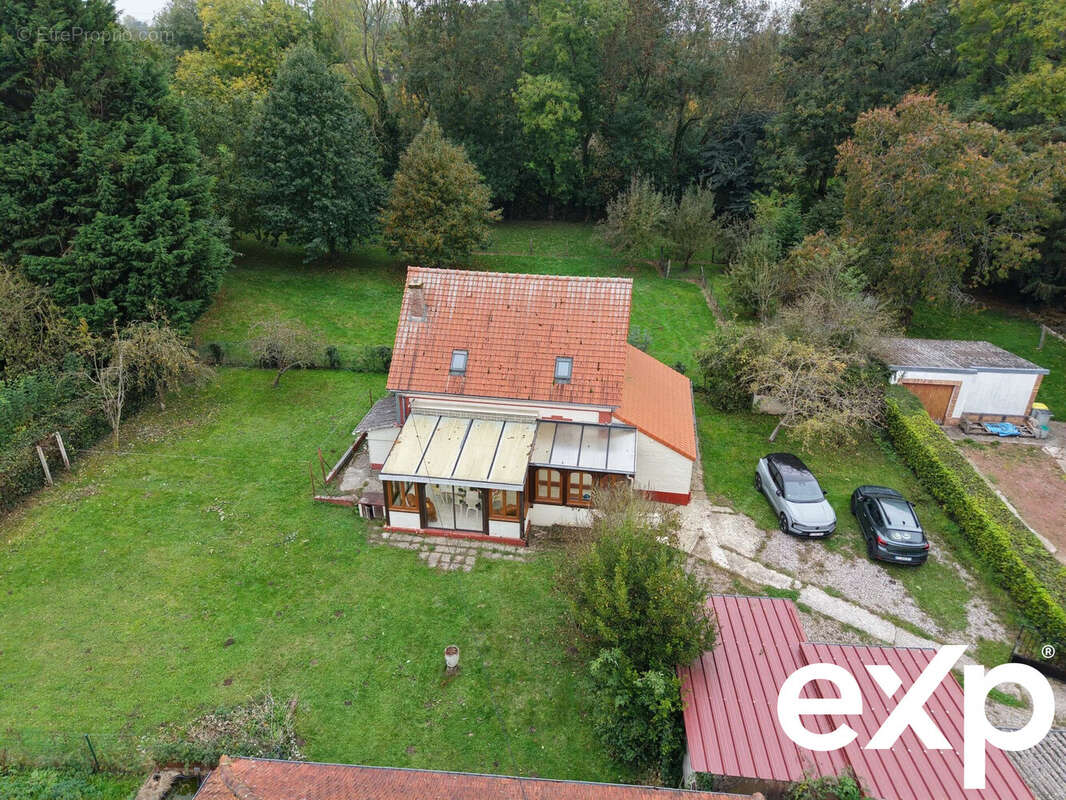 Maison à FEUQUIERES-EN-VIMEU