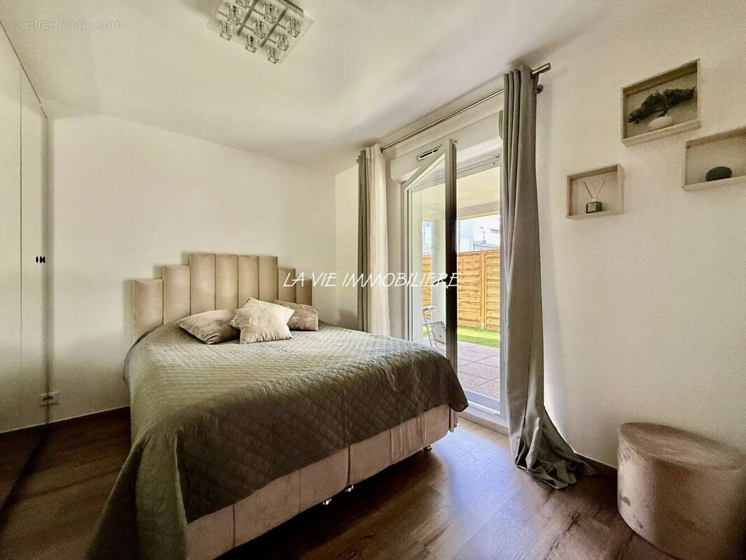 Appartement à LES PAVILLONS-SOUS-BOIS