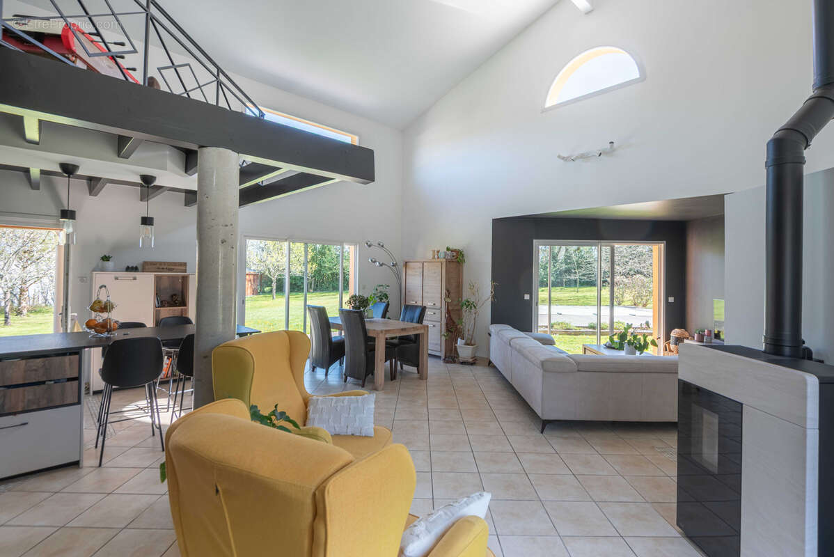 Maison à CAMBLANES-ET-MEYNAC