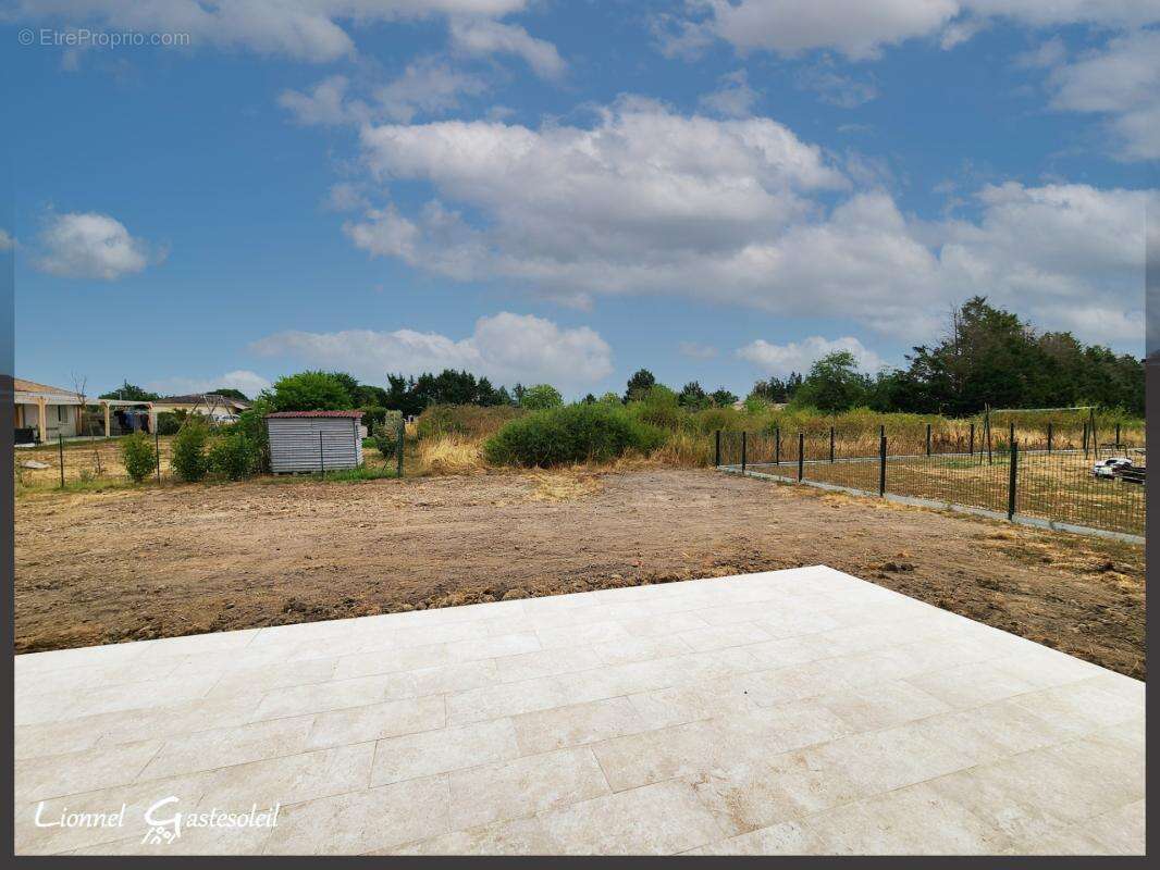 Maison à vendre de plain pied 3 pièces deux chambres sans travaux finition premium sur la commune du FLEIX (24) - photo 8