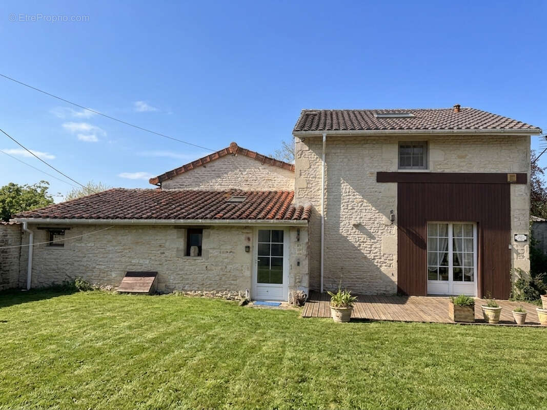 Maison à LOUBILLE