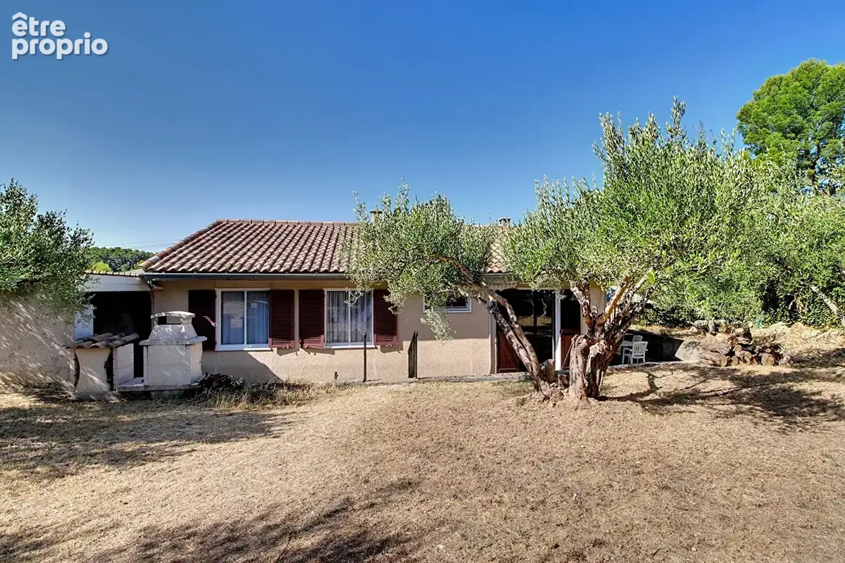 A VENDRE EN EXCLUSIVITÉ !  A SAINT-ANTONIN DU VAR - Maison de plain-pied de 82m² + garage  sur un terrain de 2300 m² - photo 8