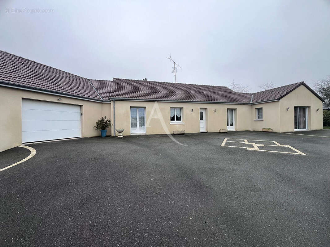 Maison à CHALONS-DU-MAINE