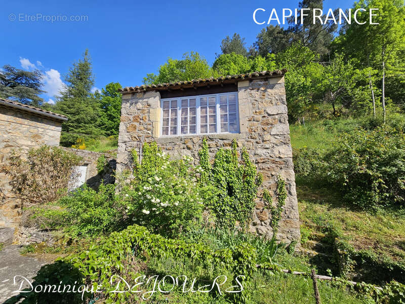 Maison à SAINT-SAUVEUR-DE-MONTAGUT