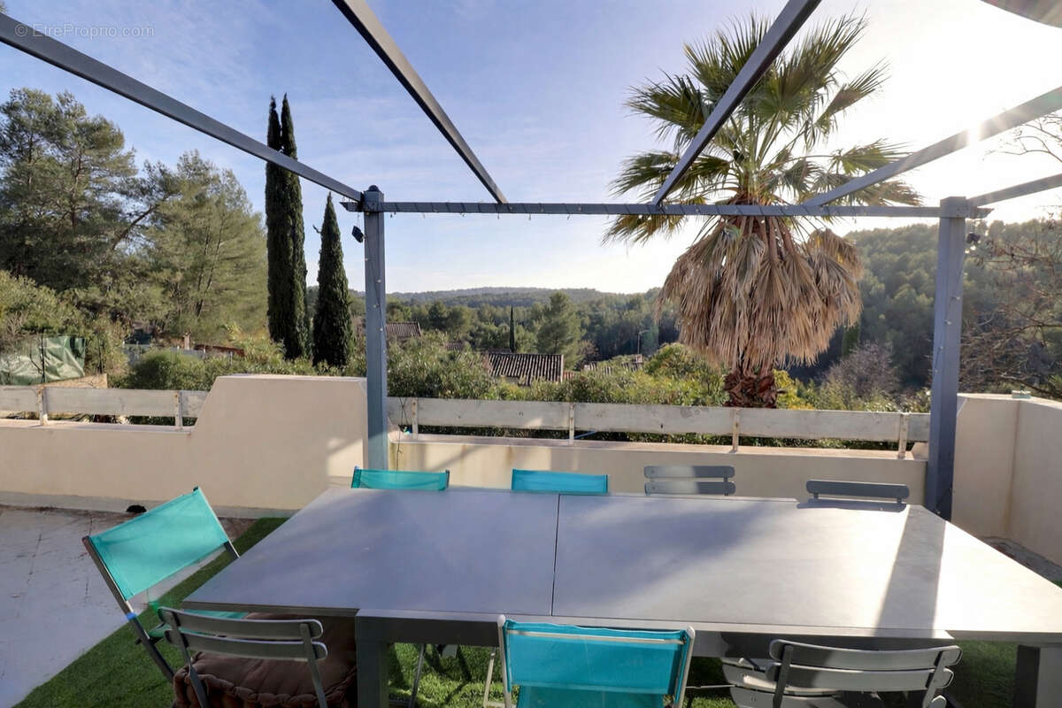 Maison à SAINT-CLEMENT-DE-RIVIERE