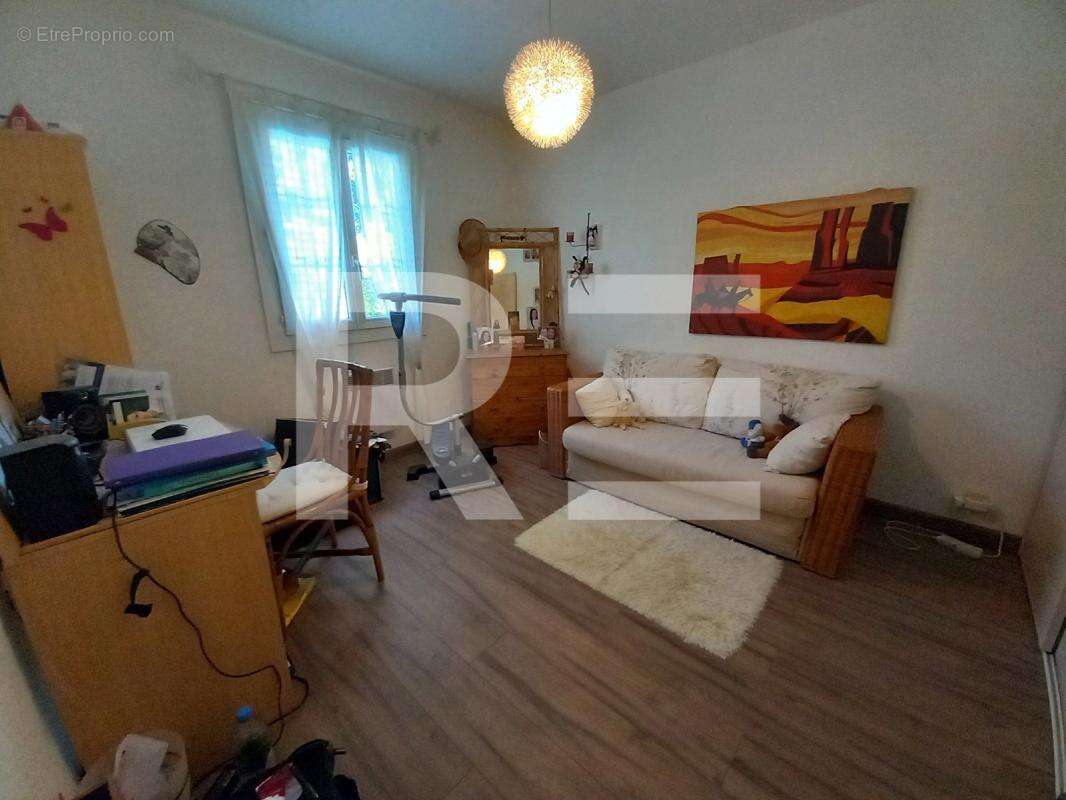 NÎMES COURBESSAC – Charmante maison de plain-pied avec piscine et jardin - photo 12
