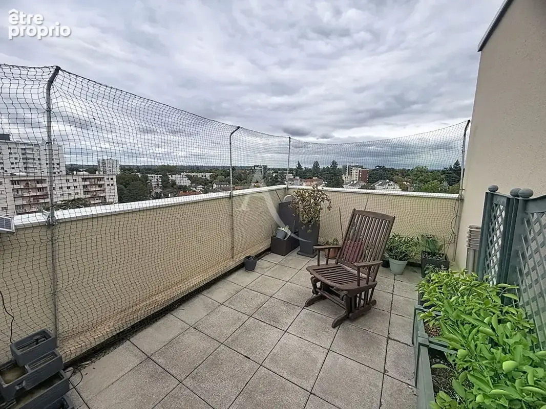 Place  Peyroulet appartement Pau 4 pièce(s) balcon terrasse véranda et parking - photo 13