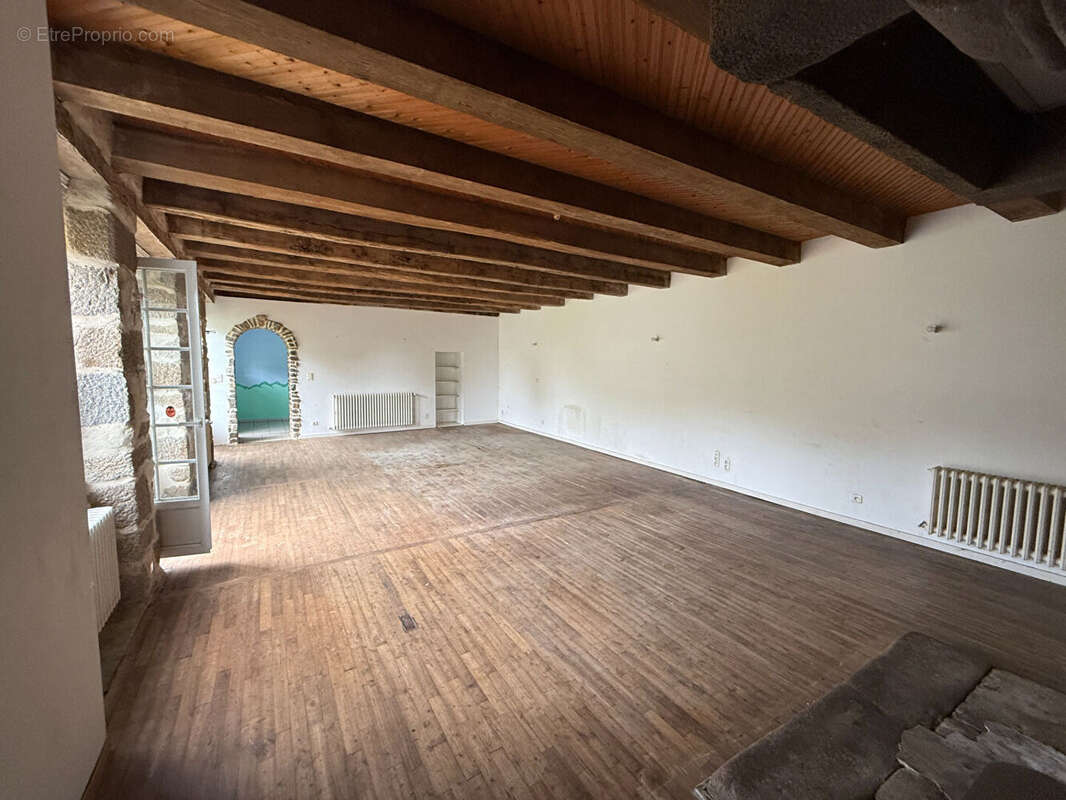 Maison à NOYAL-SOUS-BAZOUGES