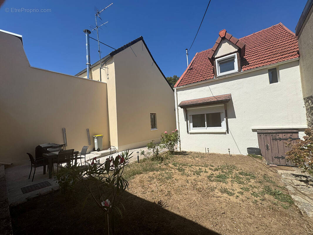 Maison à SAINT-NOM-LA-BRETECHE