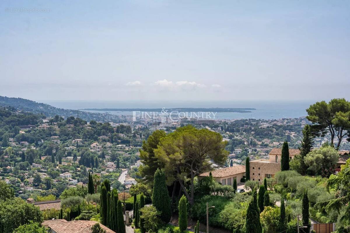 Appartement à MOUGINS