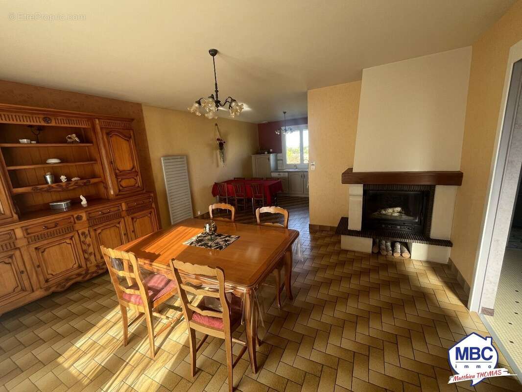 Maison à MONTREVAULT