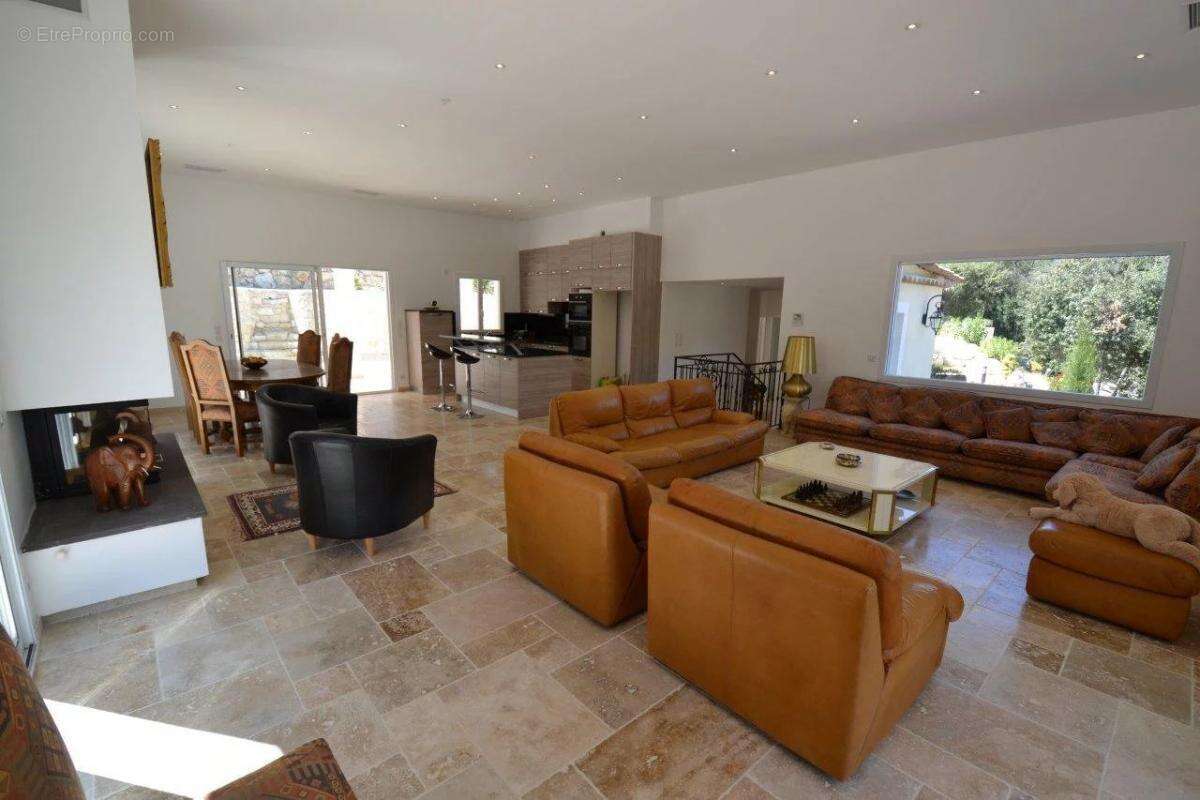 Maison à ROQUEFORT-LES-PINS