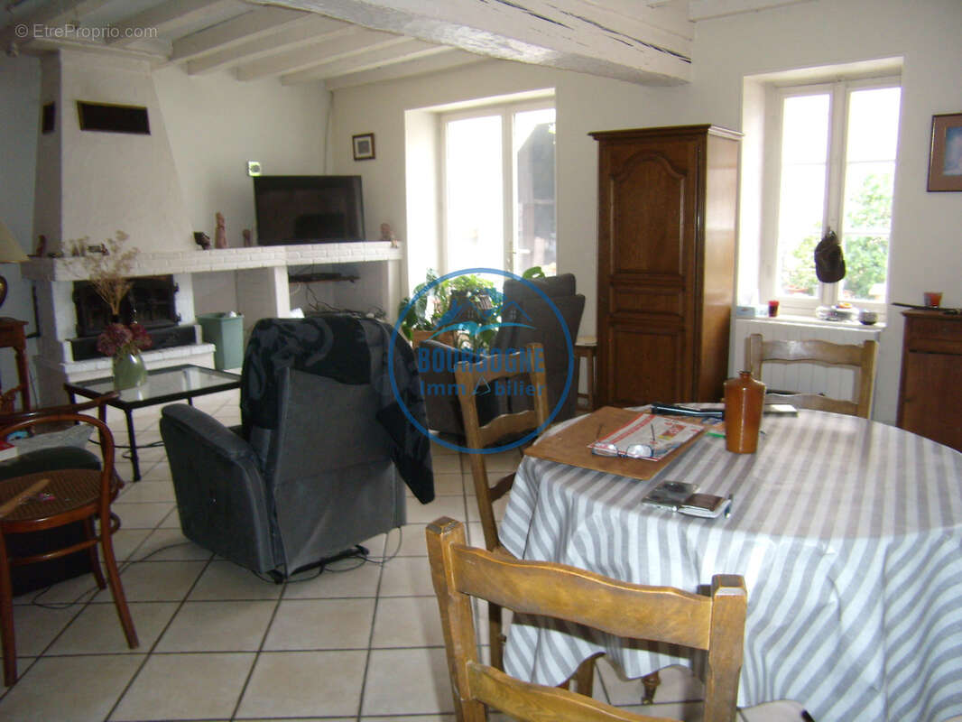 Maison à VARENNES-LE-GRAND