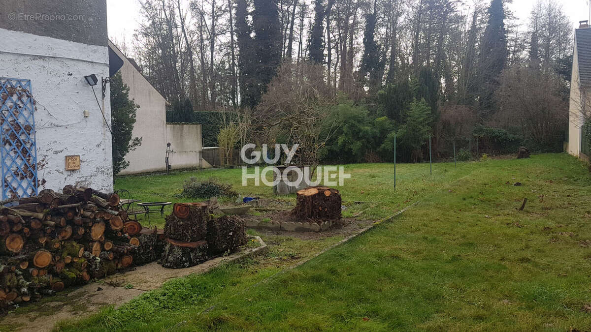 Terrain à FORGES-LES-BAINS