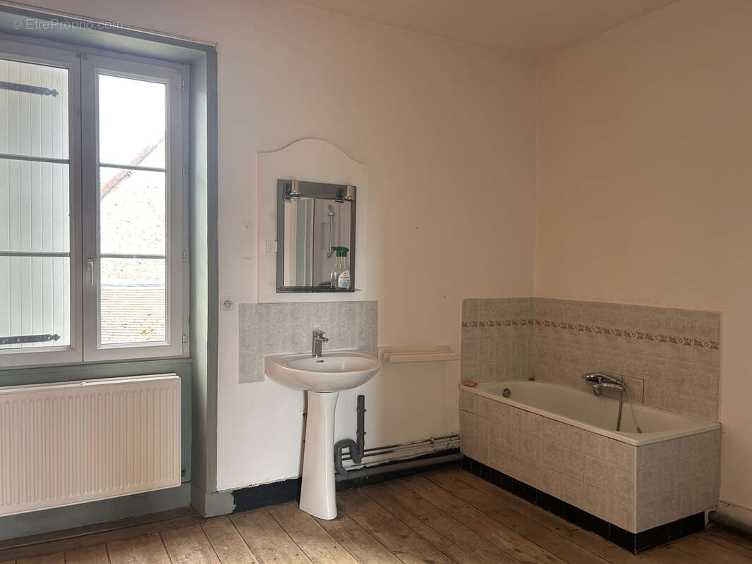A VENDRE - Maison 5 pièces avec jardin et dépendances à Prissac - photo 12