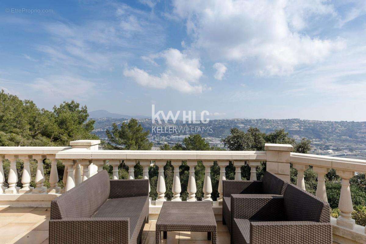 Maison à SAINT-LAURENT-DU-VAR