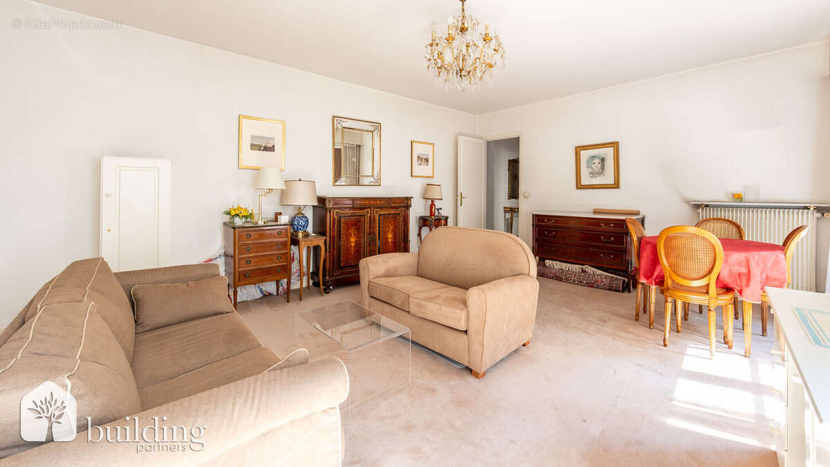 Arc de Triomphe Paris 17ème - Appartement 4 pièces 77,18 m² avec parking - photo 5
