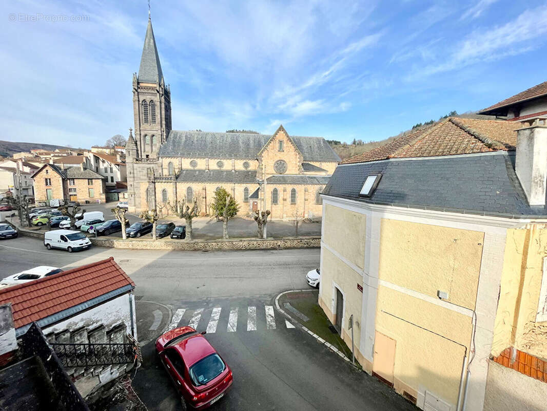 Appartement à SAINT-JUST-EN-CHEVALET