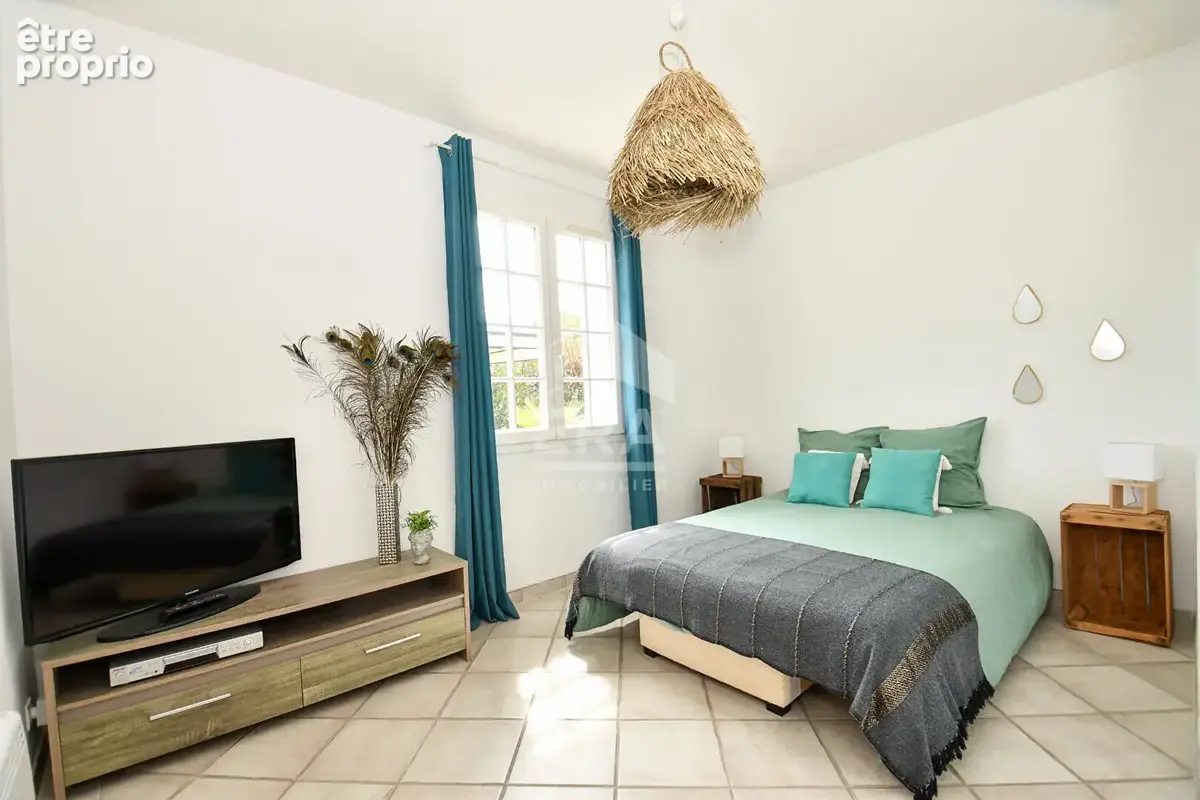 Villa de standing avec piscine - plain-pied - garage et studio - photo 8