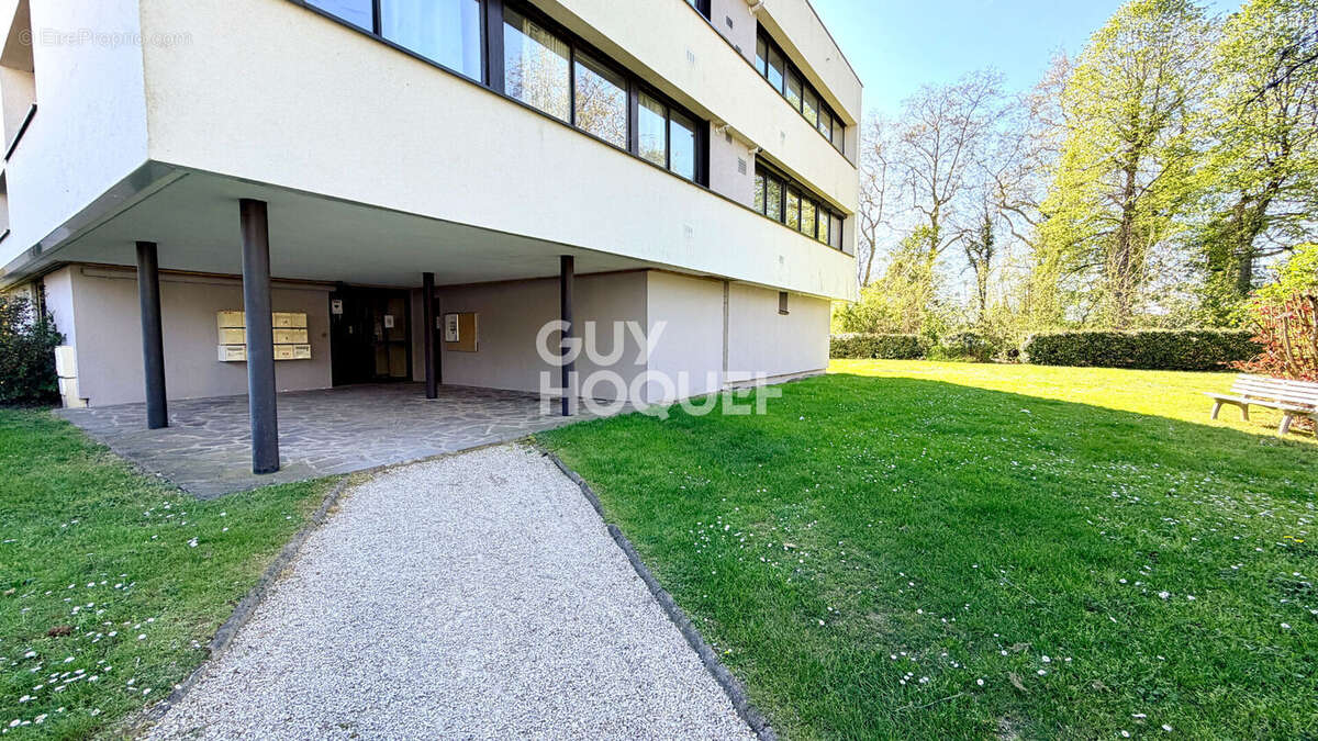 Appartement à LE COUDRAY-MONTCEAUX