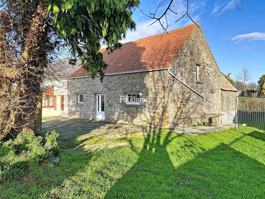 Maison à LES MOITIERS-D'ALLONNE