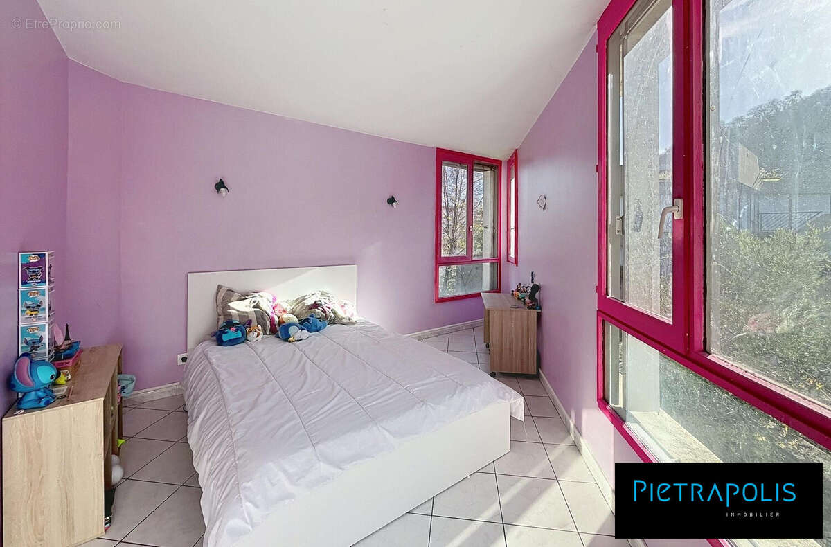 Appartement 86 m² à Givors  - photo 8