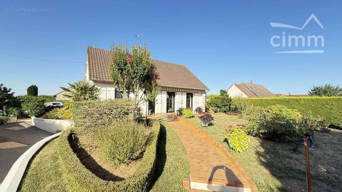 Maison à LA CHAPELLE-VENDOMOISE