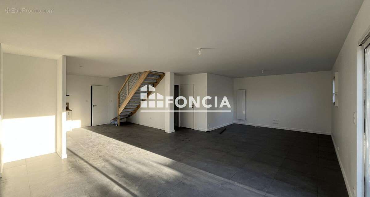 Maison à FONTAINE-ETOUPEFOUR