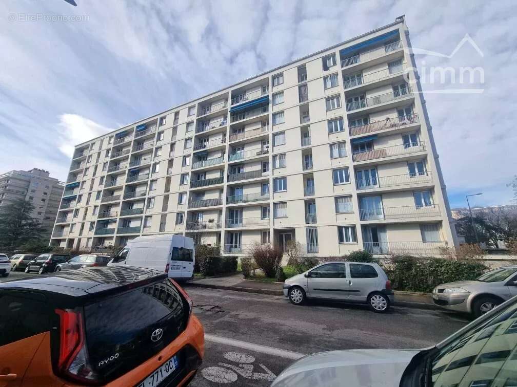A VENDRE - T2 avec balcon, cave et ascenseur - photo 10