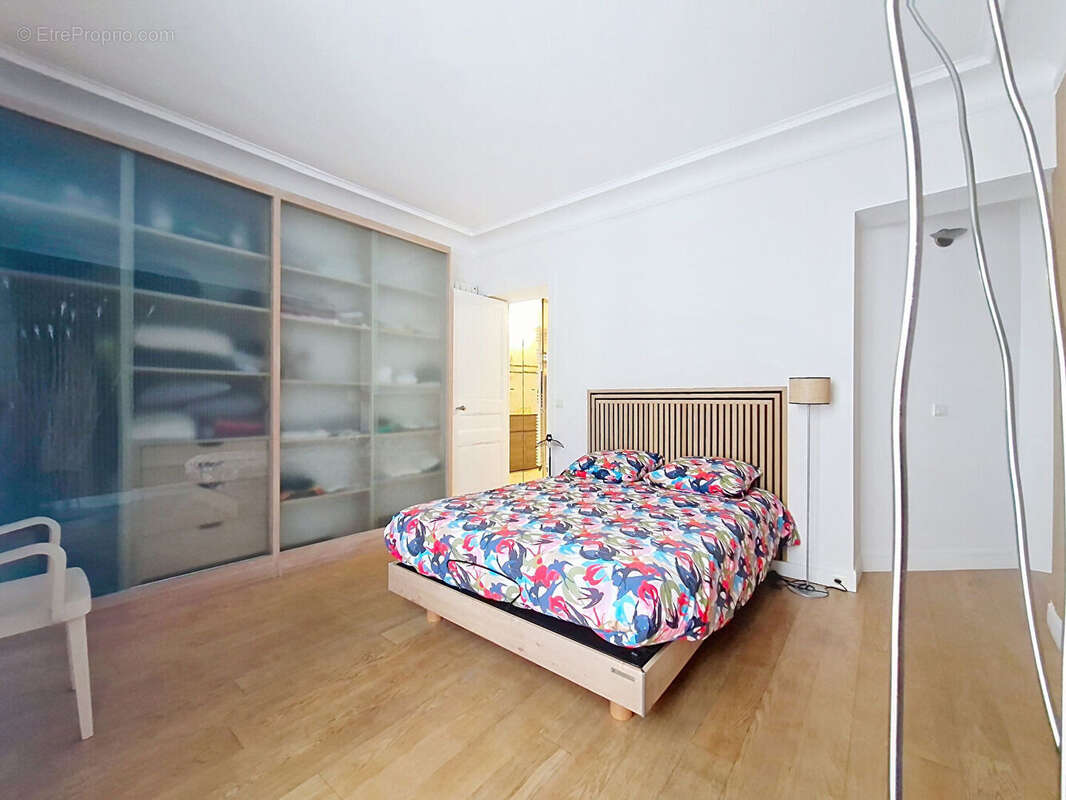 Appartement à PARIS-1E