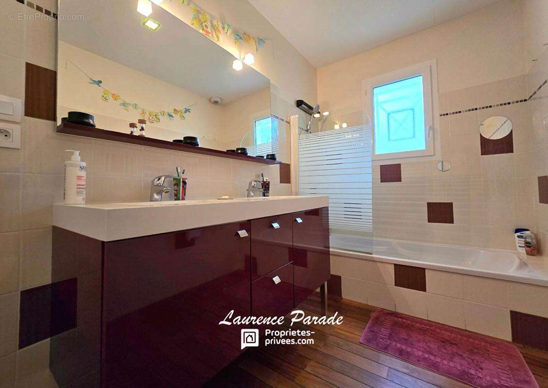 Maison à CAMPS-SUR-L'ISLE