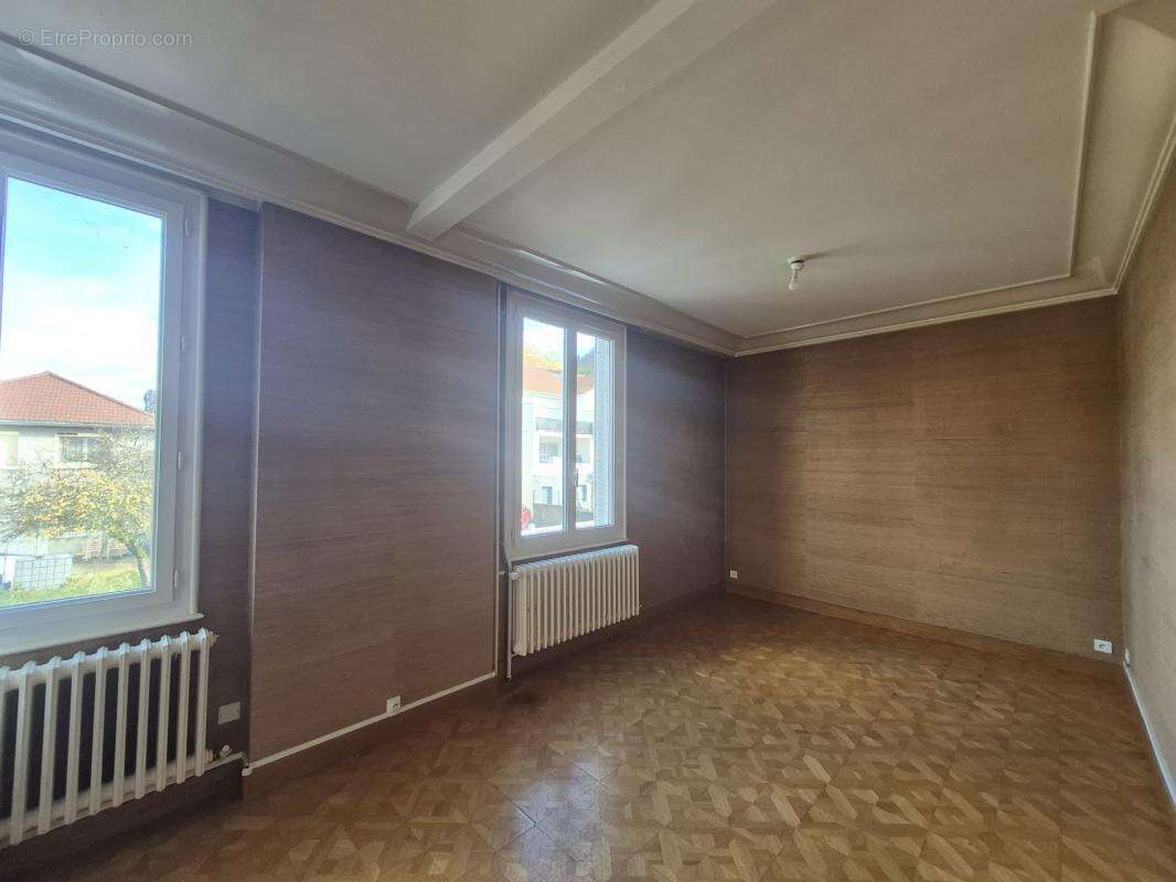 Maison à MONTREAL-LA-CLUSE