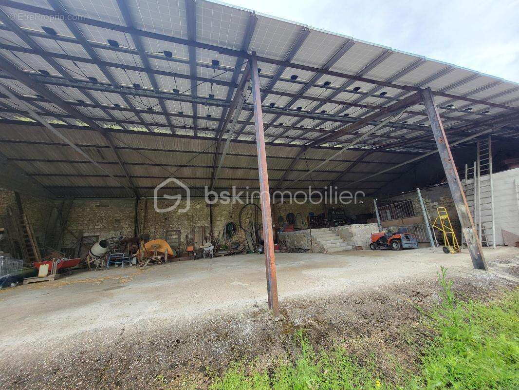 Maison en pierre+ maison locative-hangar et dependances sur parcelle de 8000 m² - photo 19